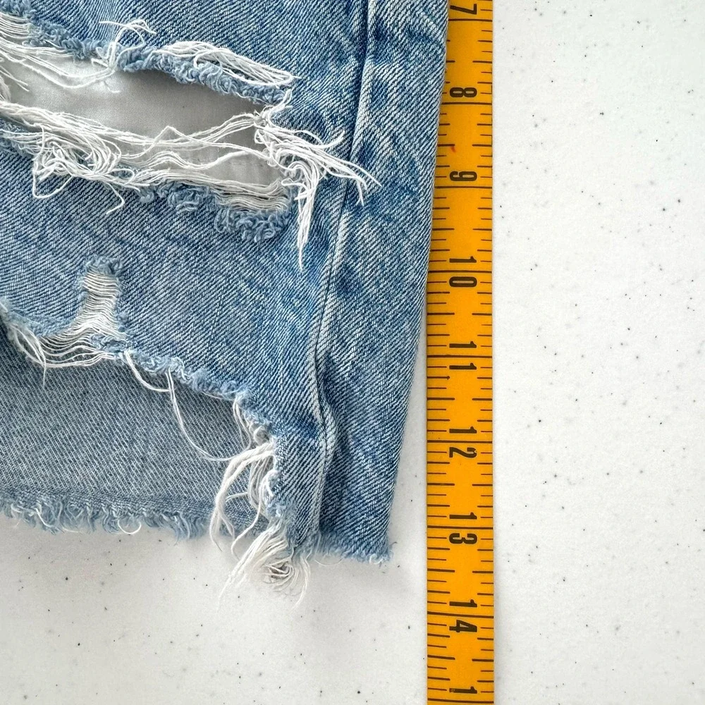 American Eagle Outfitters Baggy Mom Short Distressed‎ Denim Light Wash Size 00